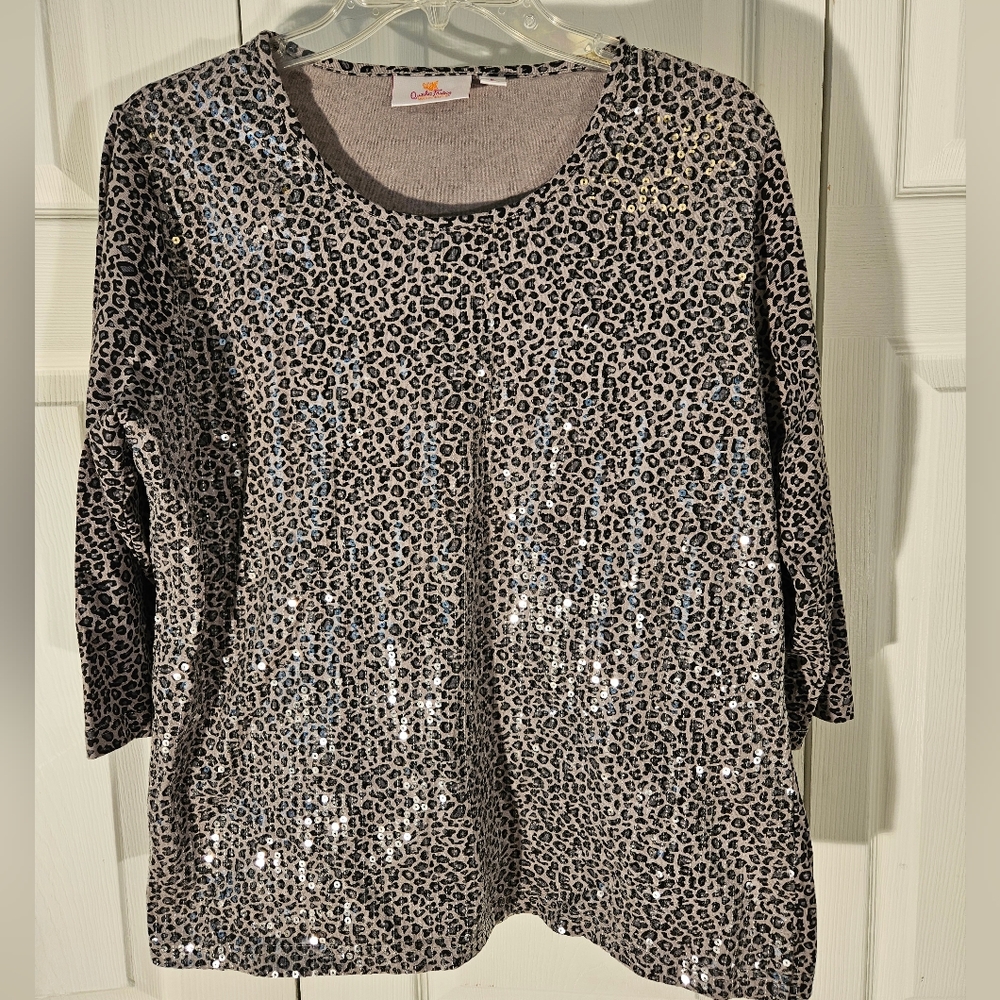 Large Quacker Factory sequined top 3/4 sleeve